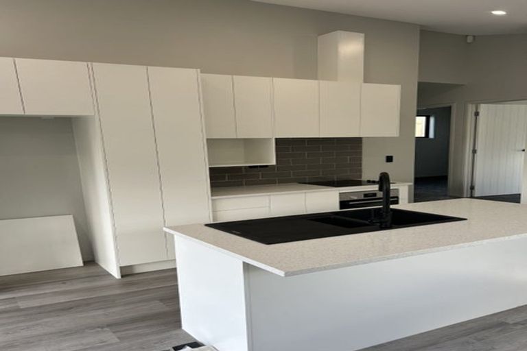 Photo of property in 6a Zingaro Place, Massey, Auckland, 0614