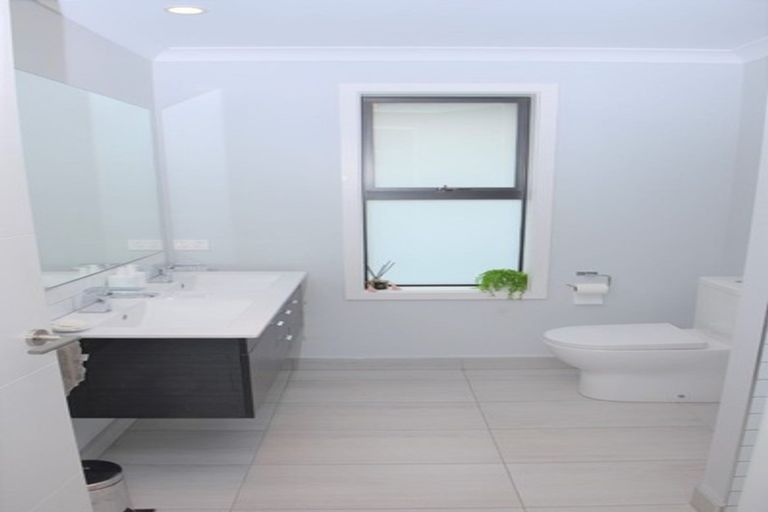 Photo of property in 2 Olive Close, Omokoroa, 3114