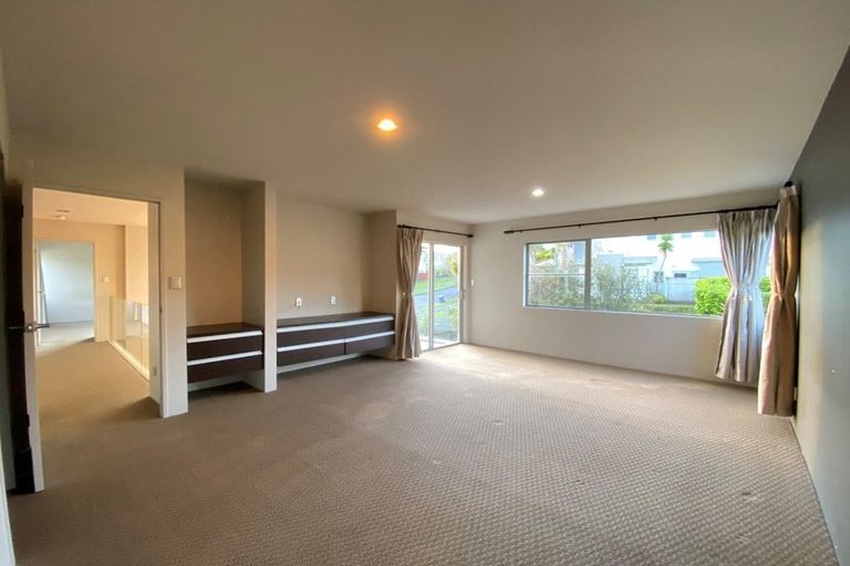 Photo of property in 3 Harrowglen Drive, Northcross, Auckland, 0632