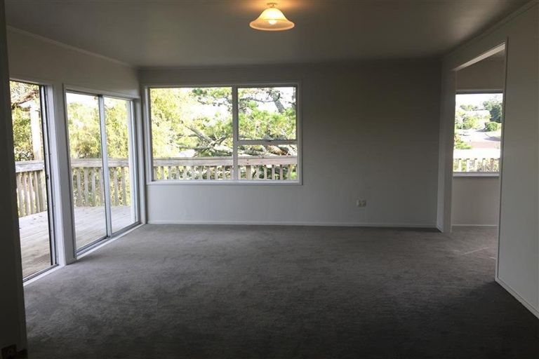 Photo of property in 21 Cheval Drive, Totara Vale, Auckland, 0629