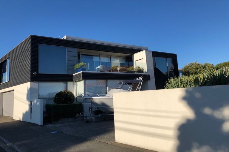 Photo of property in 3 Bath Street, Plimmerton, Porirua, 5026