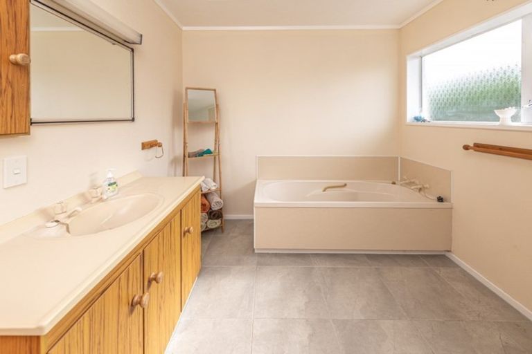 Photo of property in 98 Fitzherbert Avenue, Tawhero, Whanganui, 4501