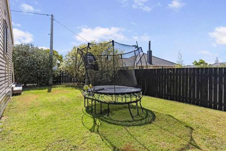 Photo of property in 22a Kirrie Avenue, Te Atatu South, Auckland, 0610