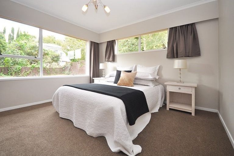 Photo of property in 2/4202a Great North Road, Glendene, Auckland, 0602