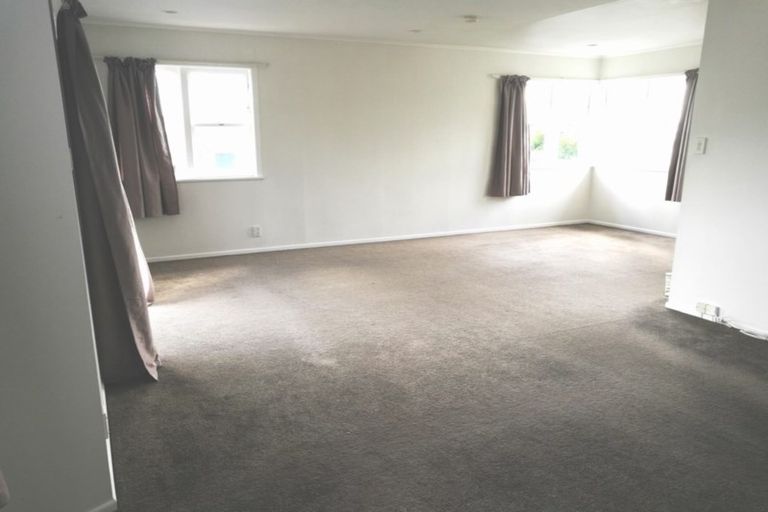 Photo of property in 2/3 Bruce Road, Glenfield, Auckland, 0629