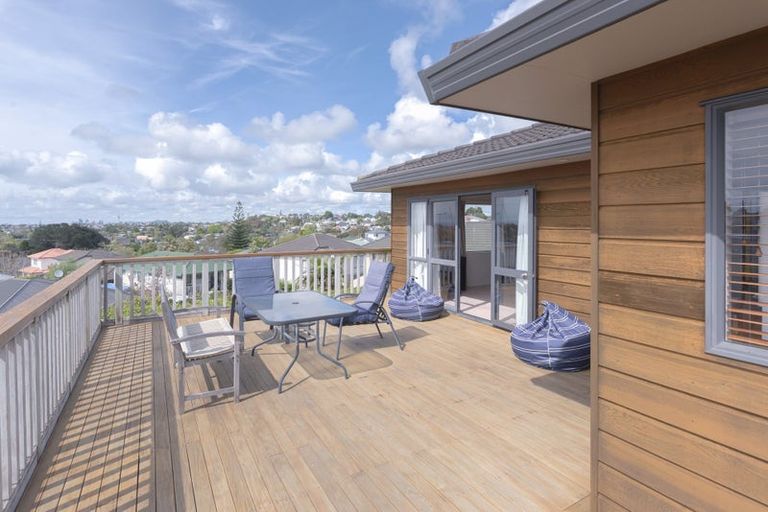 Photo of property in 2/310 Wairau Road, Glenfield, Auckland, 0629