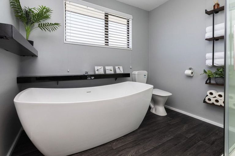 Photo of property in 19 Inglis Street, Phillipstown, Christchurch, 8011