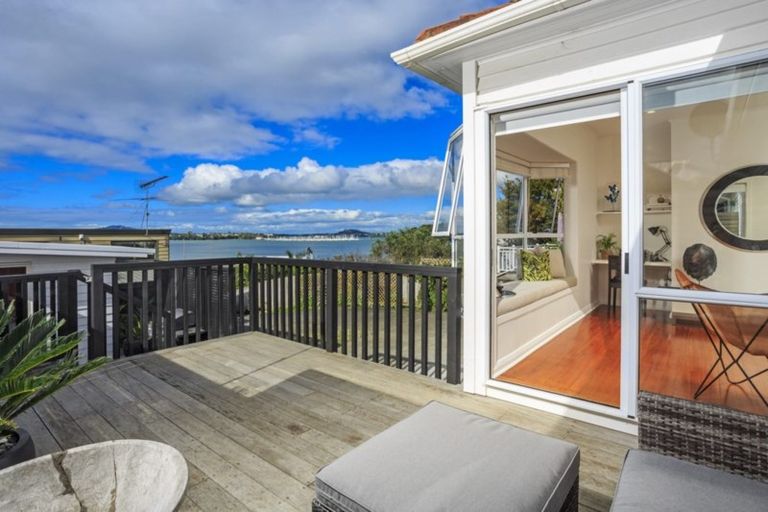 Photo of property in 1/91 Queen Street, Northcote Point, Auckland, 0627