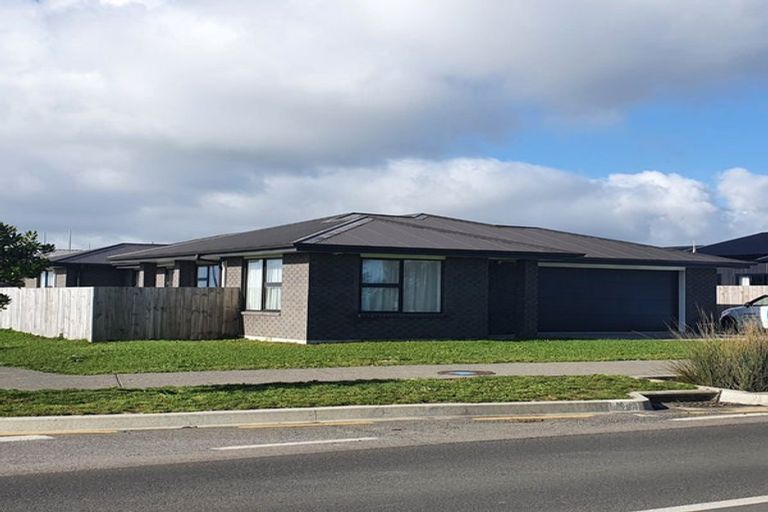 Photo of property in 1 Poutawa Lane, Clarks Beach, 2122