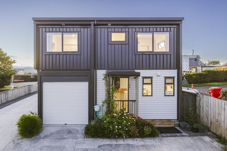 Photo of property in 4337 Great North Road, Glendene, Auckland, 0602