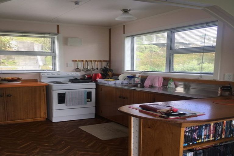 Photo of property in 2/63 Mandalay Terrace, Khandallah, Wellington, 6035