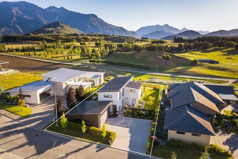 Photo of property in 2 Advance Terrace, Arrowtown, 9302