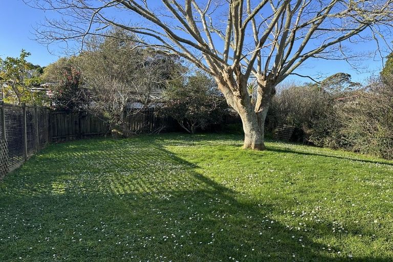 Photo of property in 19 St Catherine Crescent, West Harbour, Auckland, 0618