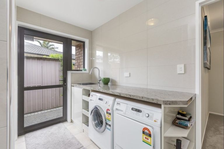 Photo of property in 1 The Ritz, Orewa, 0931