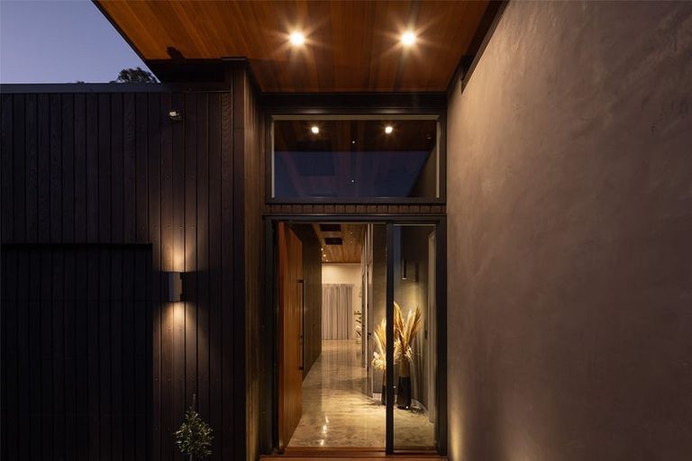 Photo of property in 70 Oak Road, Poraiti, Napier, 4112