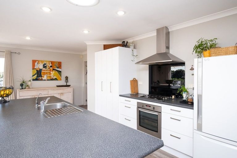 Photo of property in 6 Wellwood Terrace, Te Awanga, 4102
