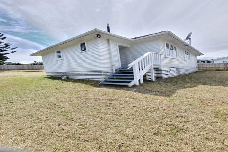 Photo of property in 12 Igloo Place, Red Hill, Papakura, 2110