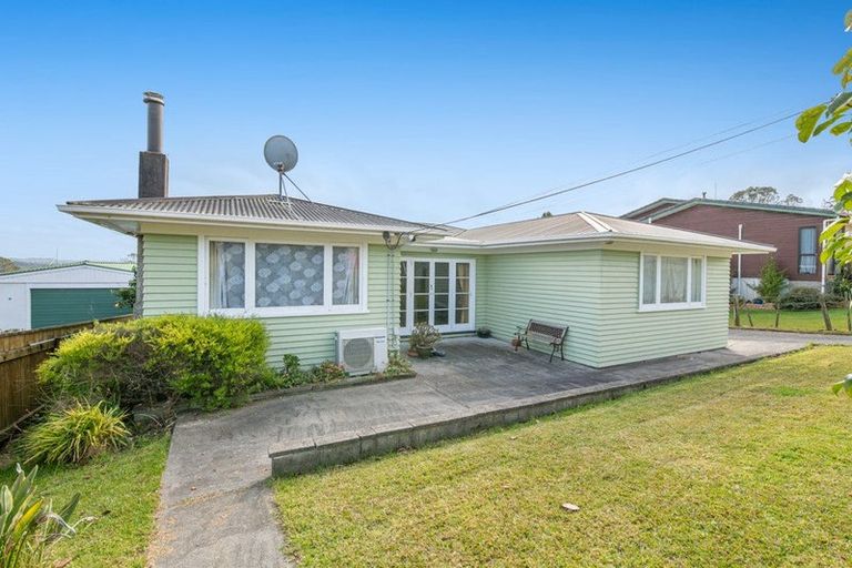 Photo of property in 9 Hand Road, Helensville, 0800