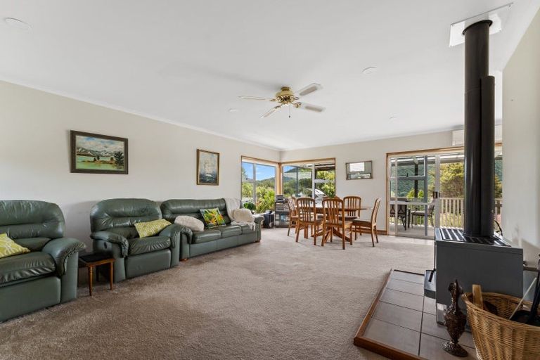 Photo of property in 5 Moana View Road, Waikawa, Picton, 7220