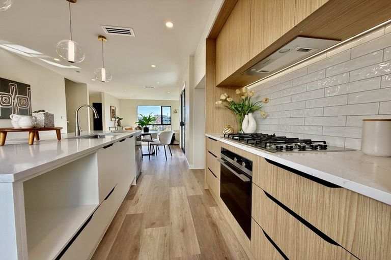 Photo of property in 142 Vintry Drive, Kumeu, 0810