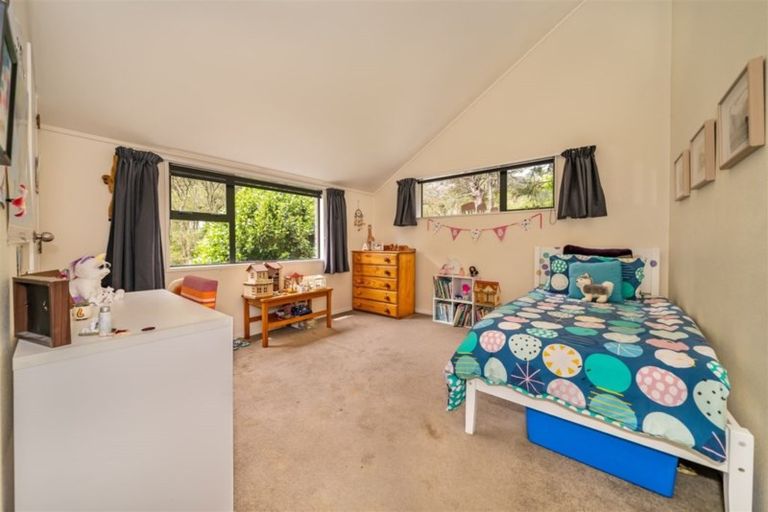 Photo of property in 21 Elmslie Road, Pinehaven, Upper Hutt, 5019