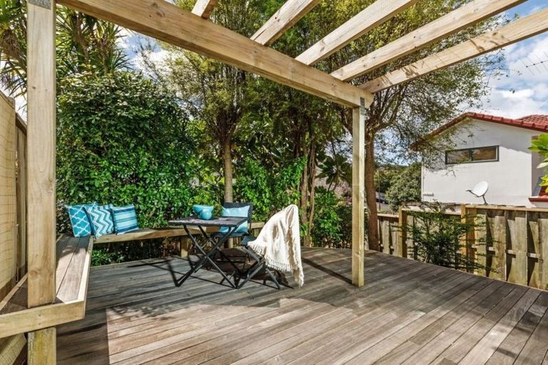 Photo of property in 4/42 Fields Parade, Oteha, Auckland, 0632