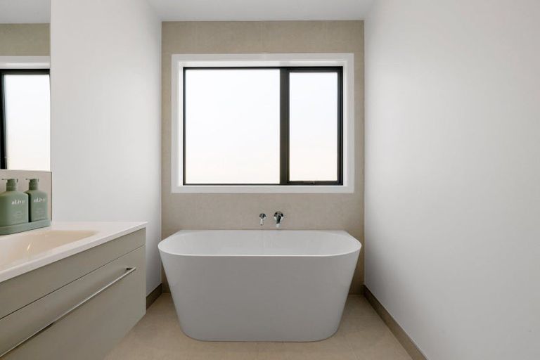 Photo of property in 38 Hugo Shaw Drive, Cambridge, 3434