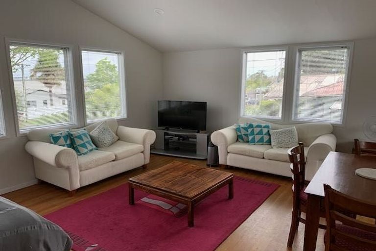 Photo of property in 6 Beresford Street, Bayswater, Auckland, 0622