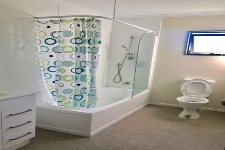 Photo of property in 39 Makora Road, Massey, Auckland, 0614