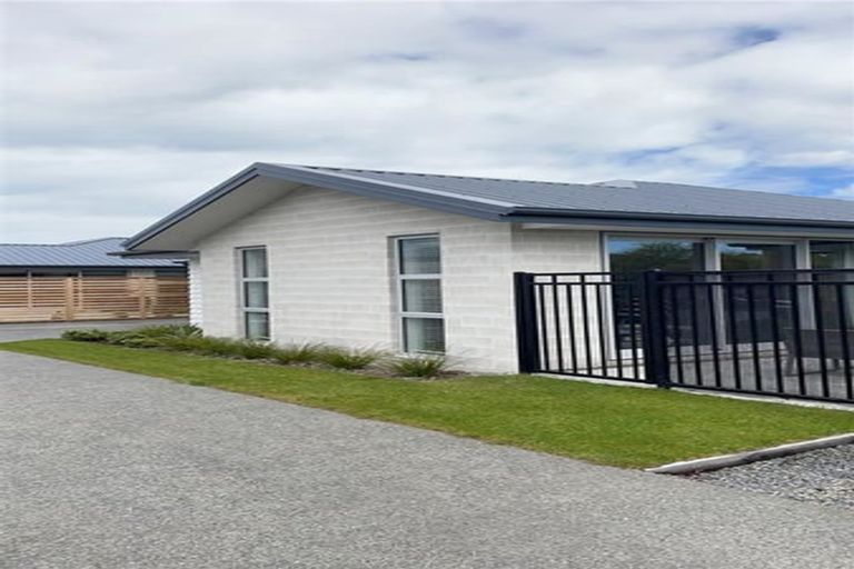 Photo of property in 9/3 Nyoli Street, Northcote, Christchurch, 8052