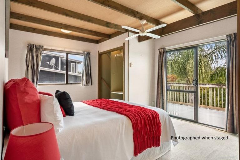 Photo of property in 32 Stillwater Crescent, Stillwater, Silverdale, 0993