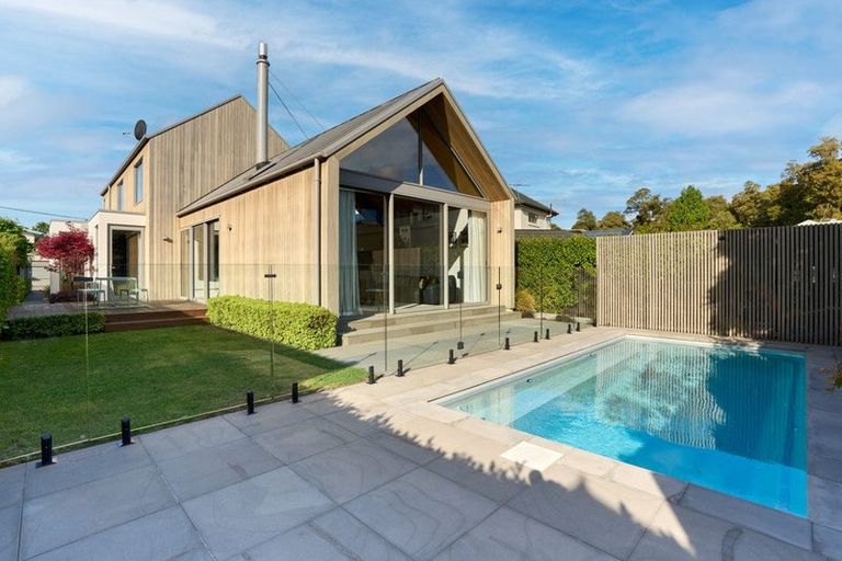 Photo of property in 3 Ngahere Street, Fendalton, Christchurch, 8041