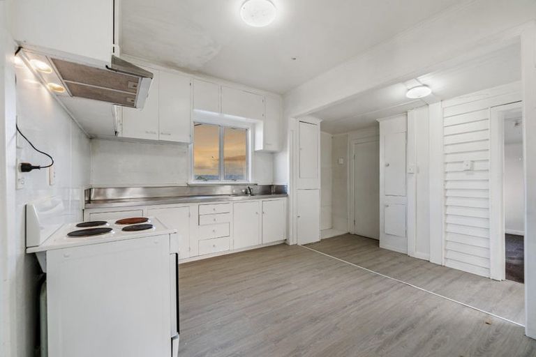 Photo of property in 72 Don Buck Road, Massey, Auckland, 0614