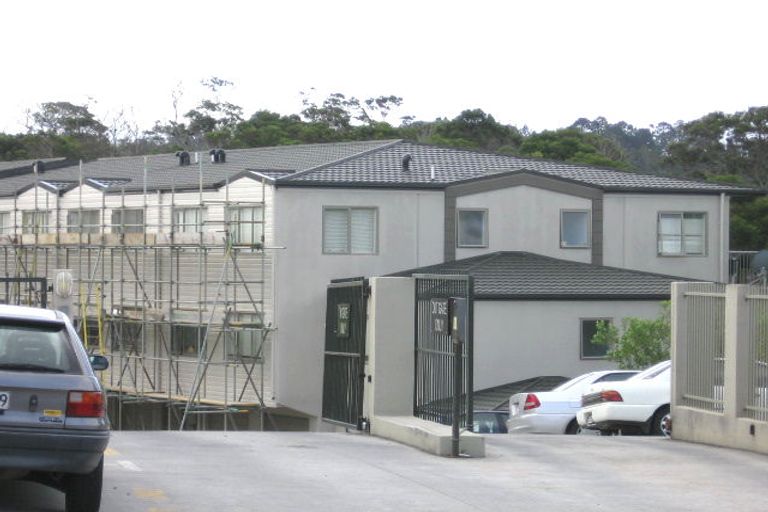 Photo of property in The Haven, 5/120 Beach Haven Road, Beach Haven, Auckland, 0626