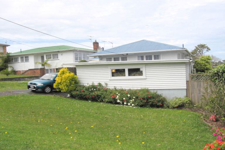 Photo of property in 188 Chivalry Road, Glenfield, Auckland, 0629