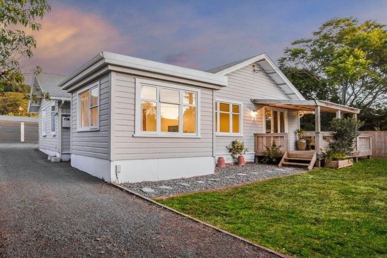 Photo of property in 32 Hinemoa Street, Paraparaumu, 5032