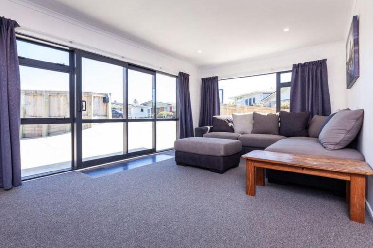 Photo of property in 12 Evelyn Place, Welbourn, New Plymouth, 4310