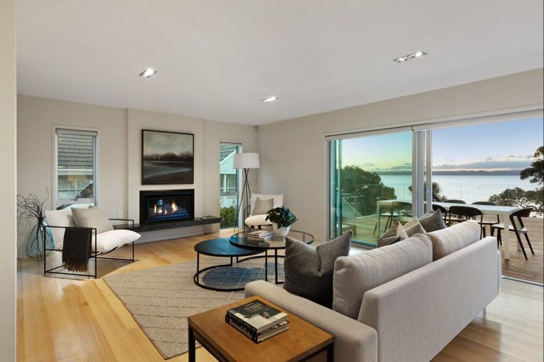 Photo of property in 58 Tindalls Bay Road, Tindalls Beach, Whangaparaoa, 0930