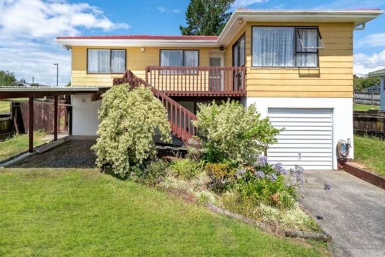 Photo of property in 13 Elvira Place, Ranui, Auckland, 0612