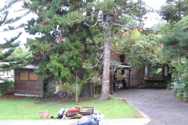 Photo of property in 7 Hollywood Avenue, Titirangi, Auckland, 0604