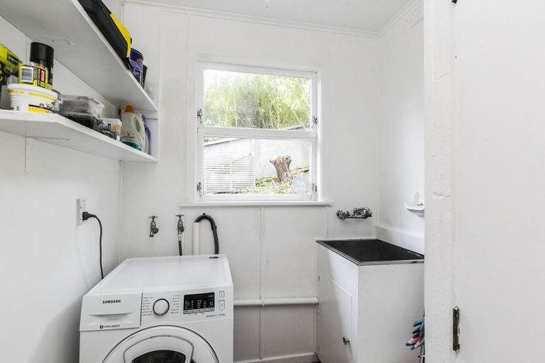 Photo of property in 51 Turville Crescent, Newlands, Wellington, 6037