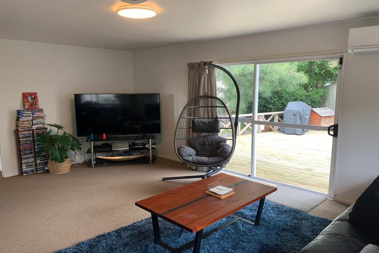 Photo of property in 15 Worthington Place, West Harbour, Auckland, 0618