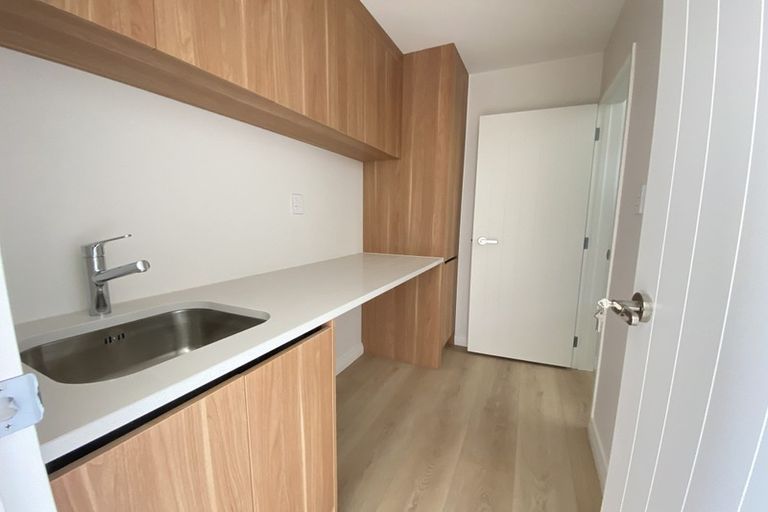 Photo of property in 22 Lorikeet Place, Unsworth Heights, Auckland, 0632