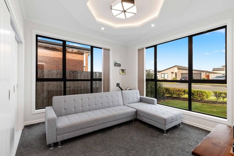 Photo of property in 4 Poutawa Lane, Clarks Beach, 2122