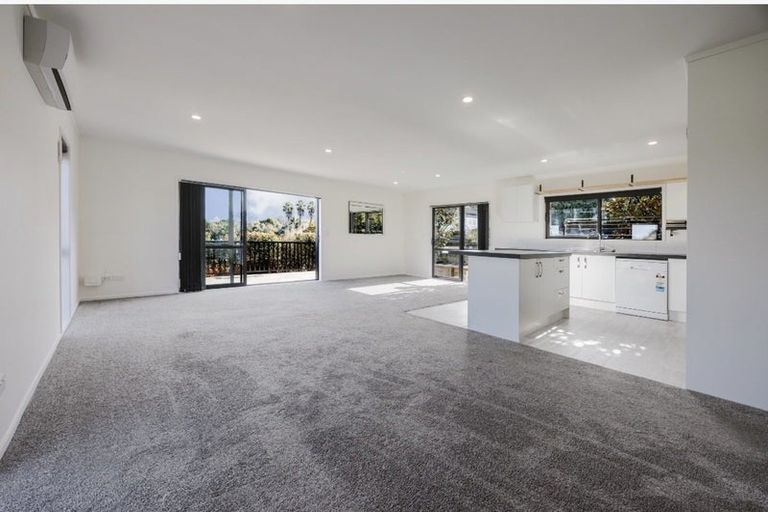 Photo of property in 8 Trosk Place, Waiuku, 2123