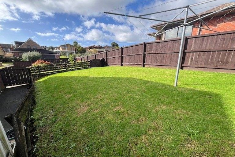 Photo of property in 1 Kincraig Place, Highland Park, Auckland, 2010