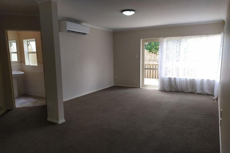 Photo of property in 9 Ryehill Close, New Lynn, Auckland, 0600