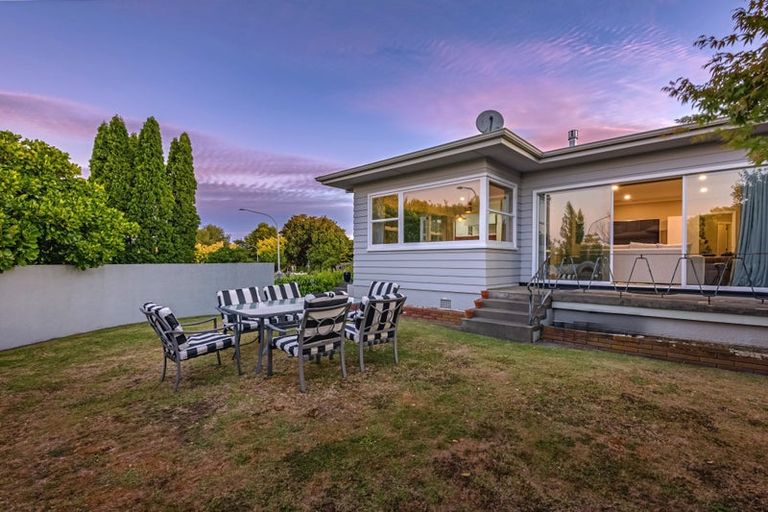 Photo of property in 1 Wigan Place, Hokowhitu, Palmerston North, 4410