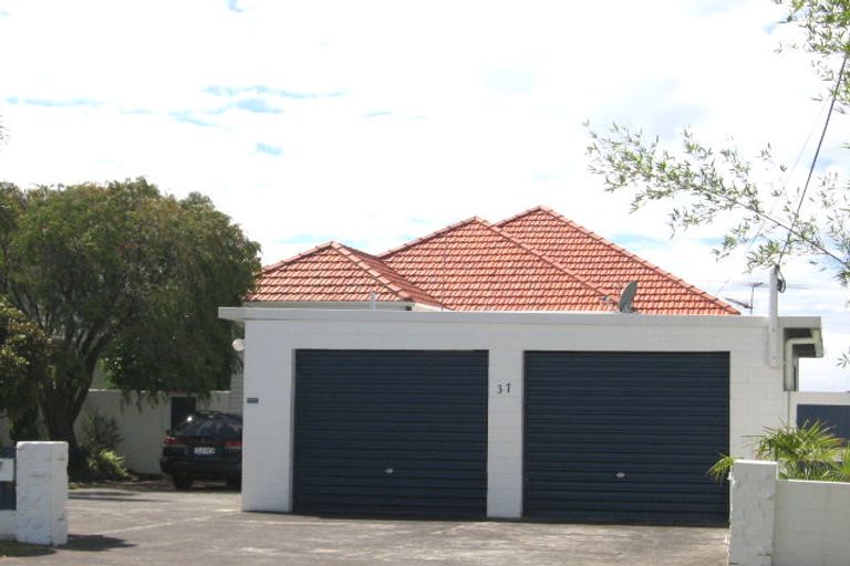Photo of property in 37 Gulf View Road, Murrays Bay, Auckland, 0630