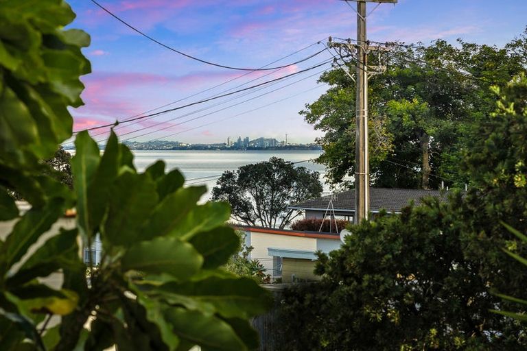 Photo of property in 12 Capitol Road, Matakatia, Whangaparaoa, 0930